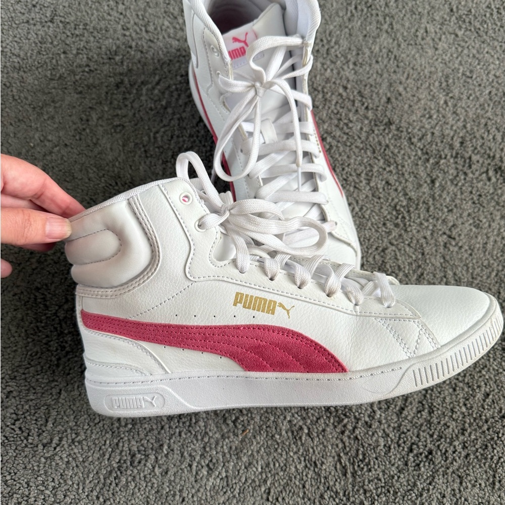 Puma Women's White and Pink Sneakers
